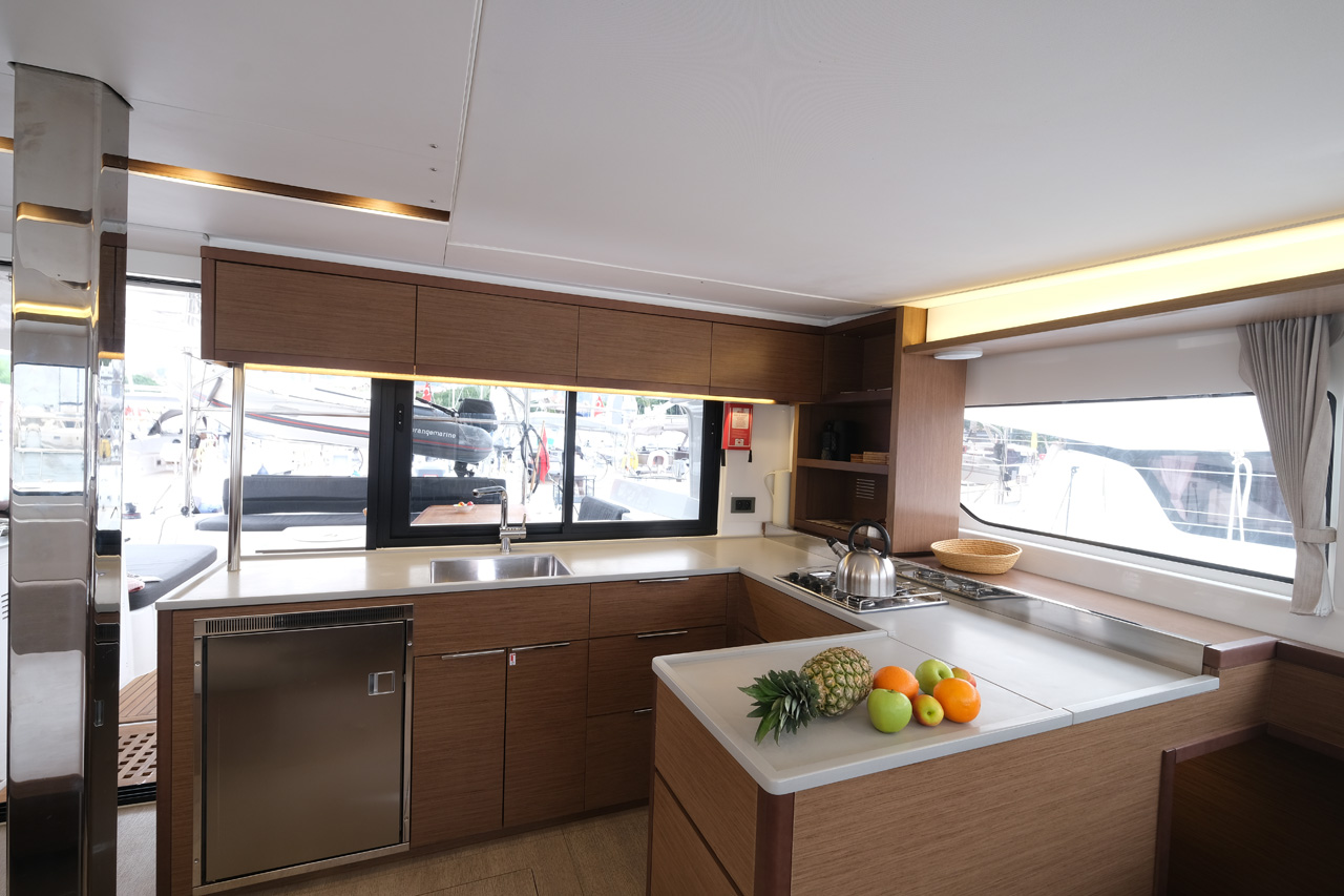 Lagoon 46 - 4 + 1 cab. — photo 11