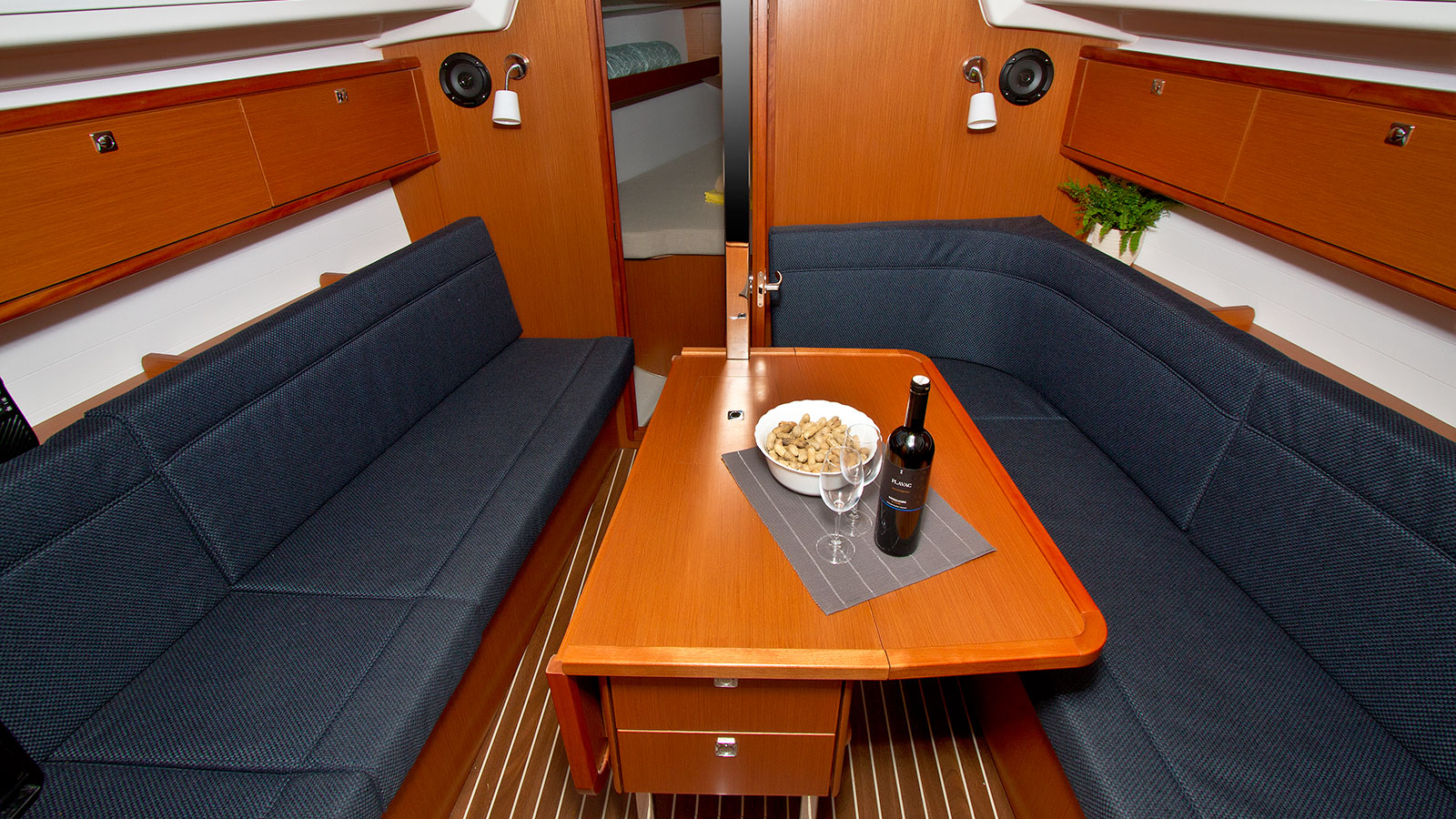 Bavaria Cruiser 34 — photo 13