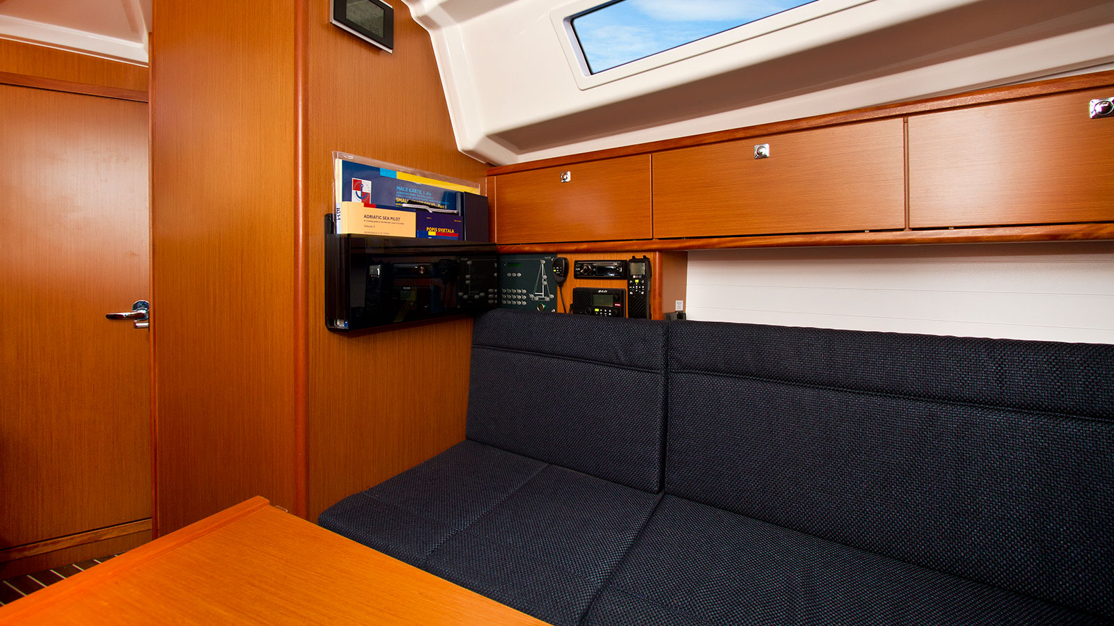 Bavaria Cruiser 34 — photo 14