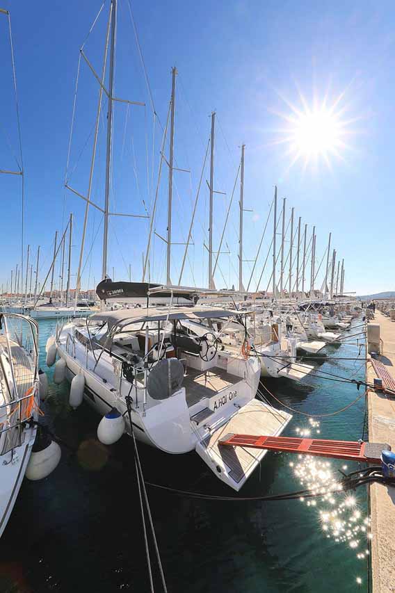 Bavaria C45 Holiday — photo 3