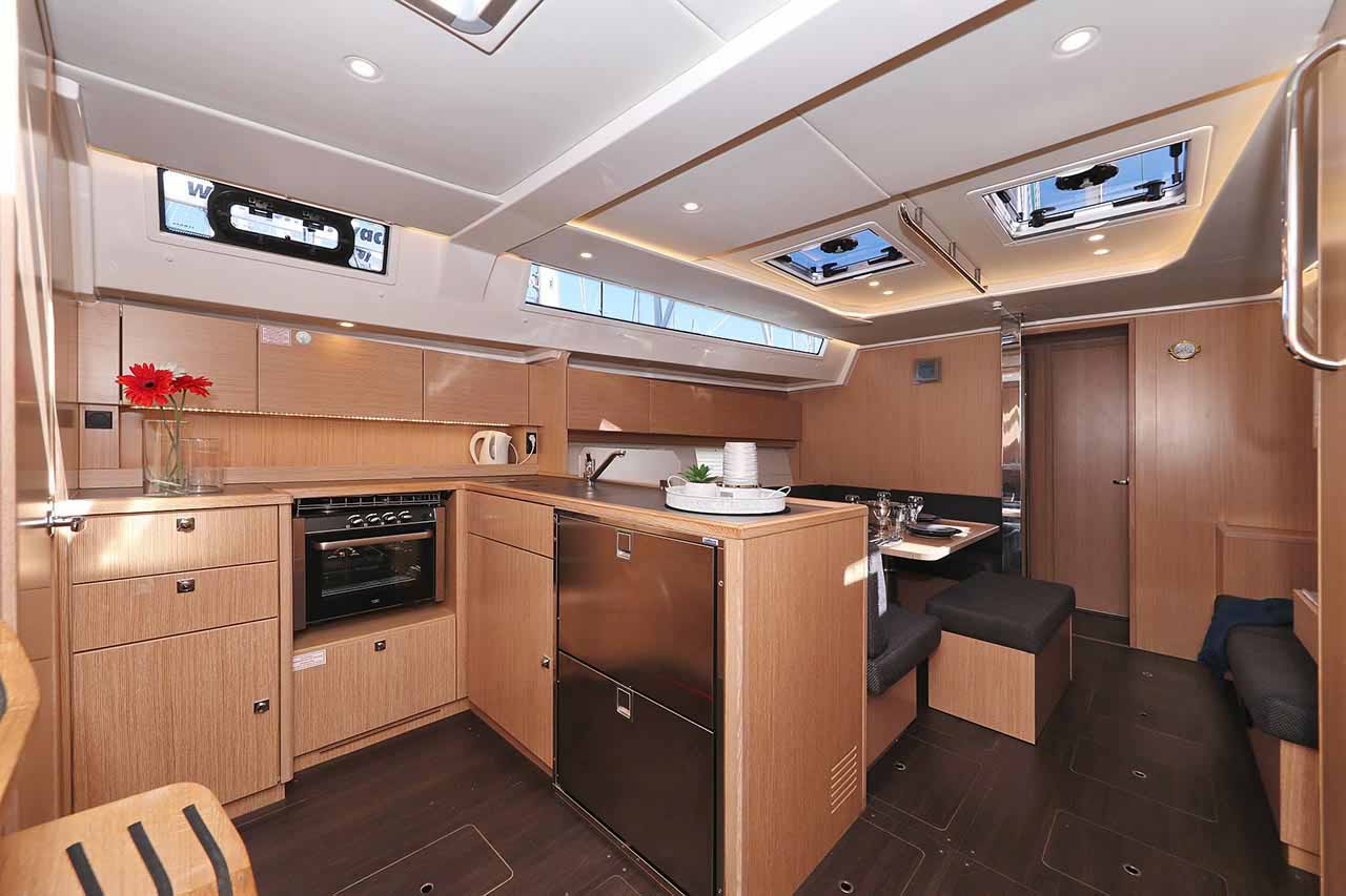 Bavaria C45 Holiday — photo 11