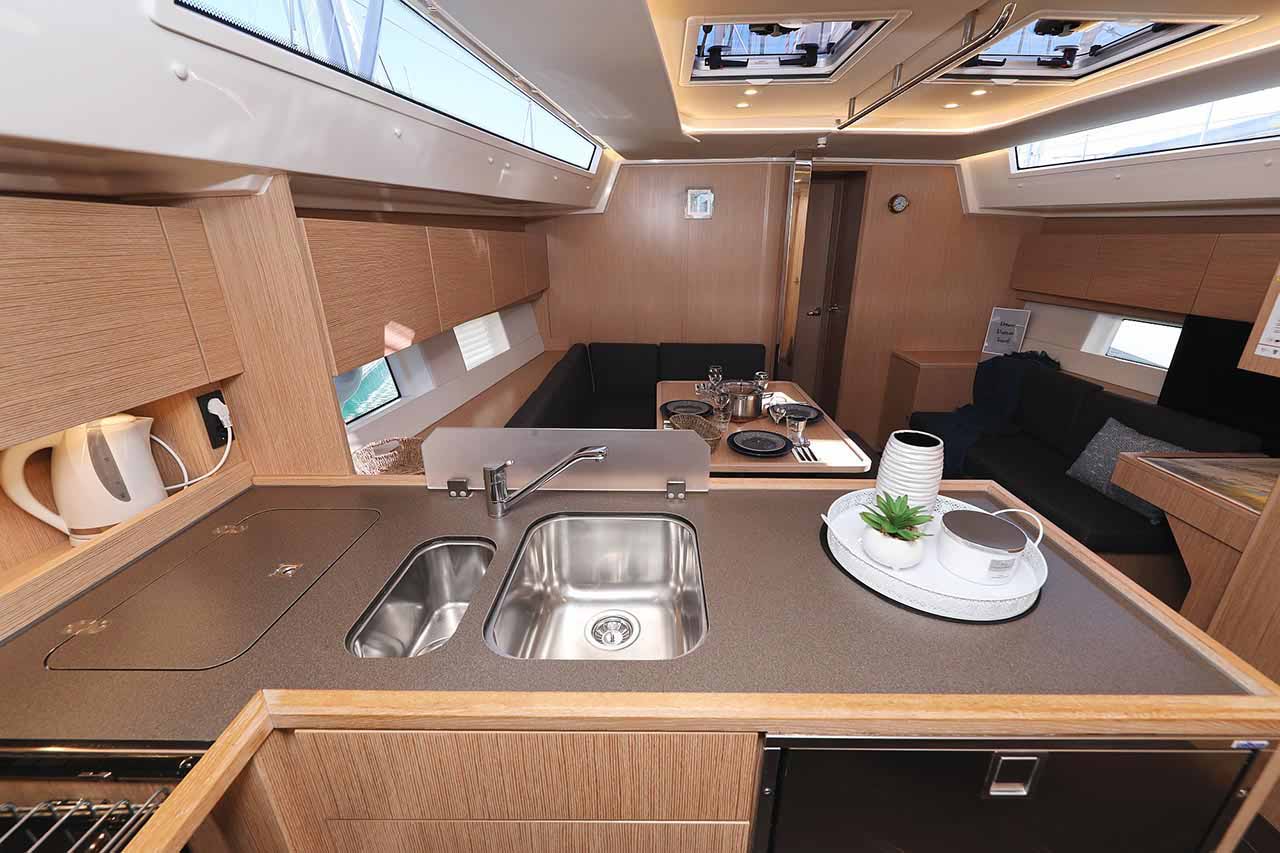 Bavaria C45 Holiday — photo 12