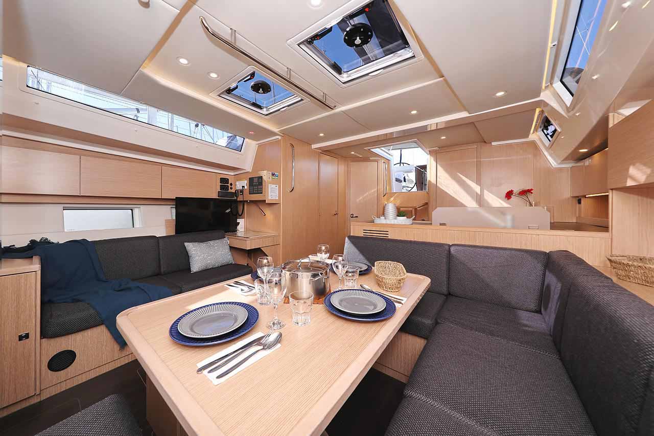 Bavaria C45 Holiday — photo 15