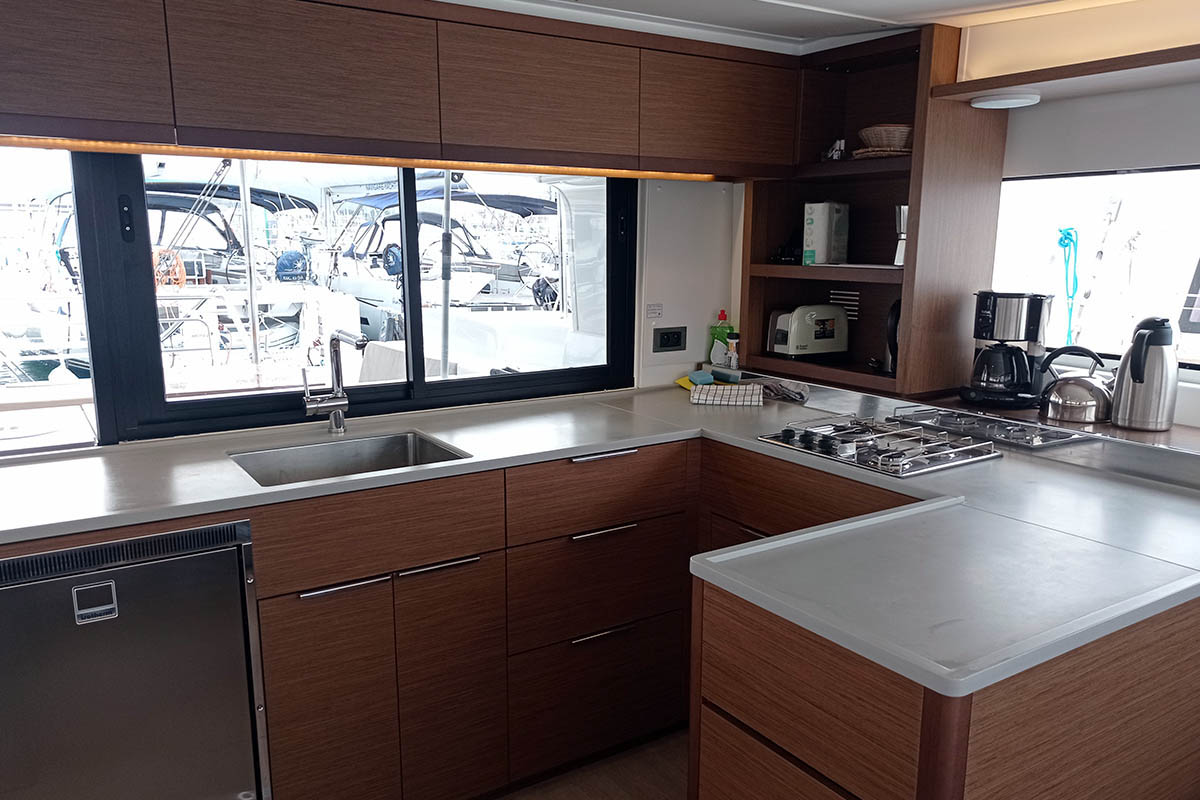 Lagoon 46 - 4 + 2 cab. — photo 12