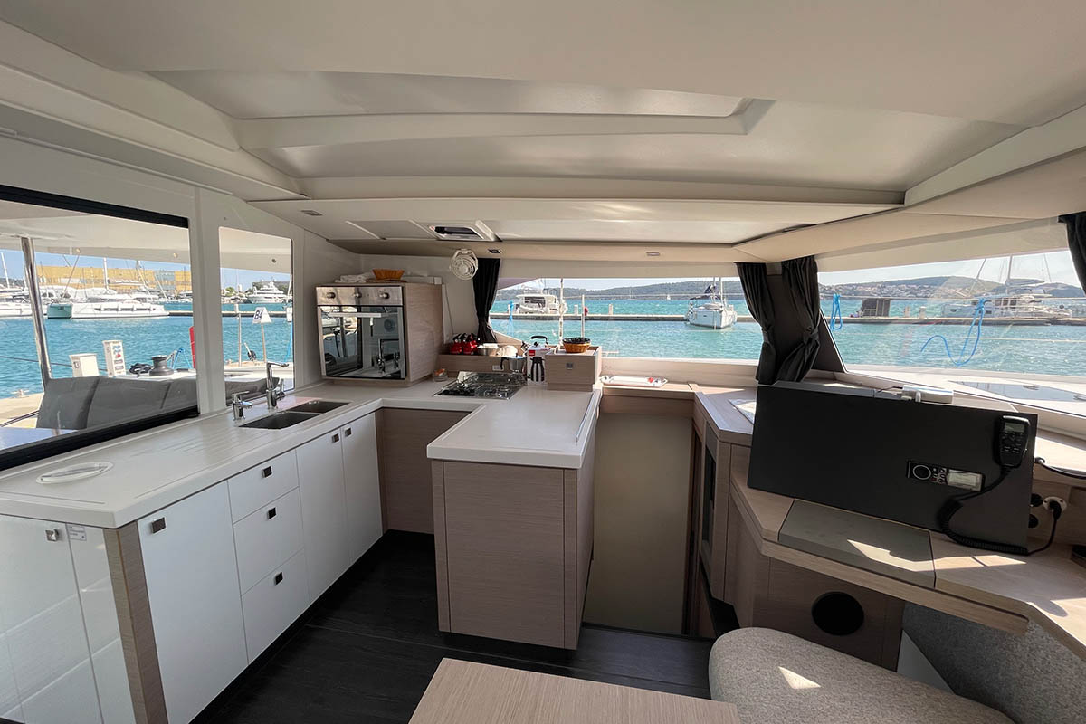 Fountaine Pajot Astrea 42 - 4 + 2 cab. — photo 32