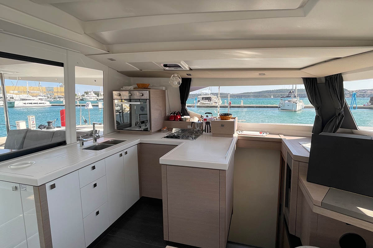 Fountaine Pajot Astrea 42 - 4 + 2 cab. — photo 33