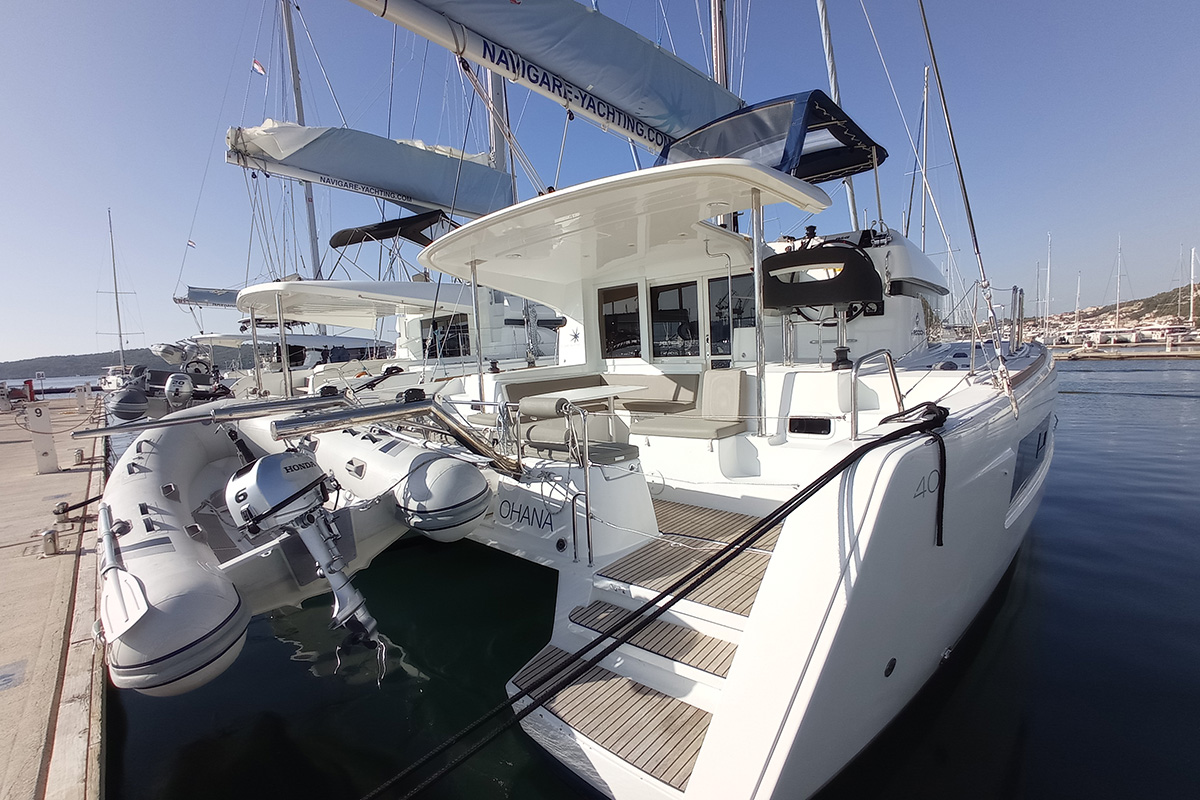 Lagoon 40 - 4 + 2 cab — photo 1