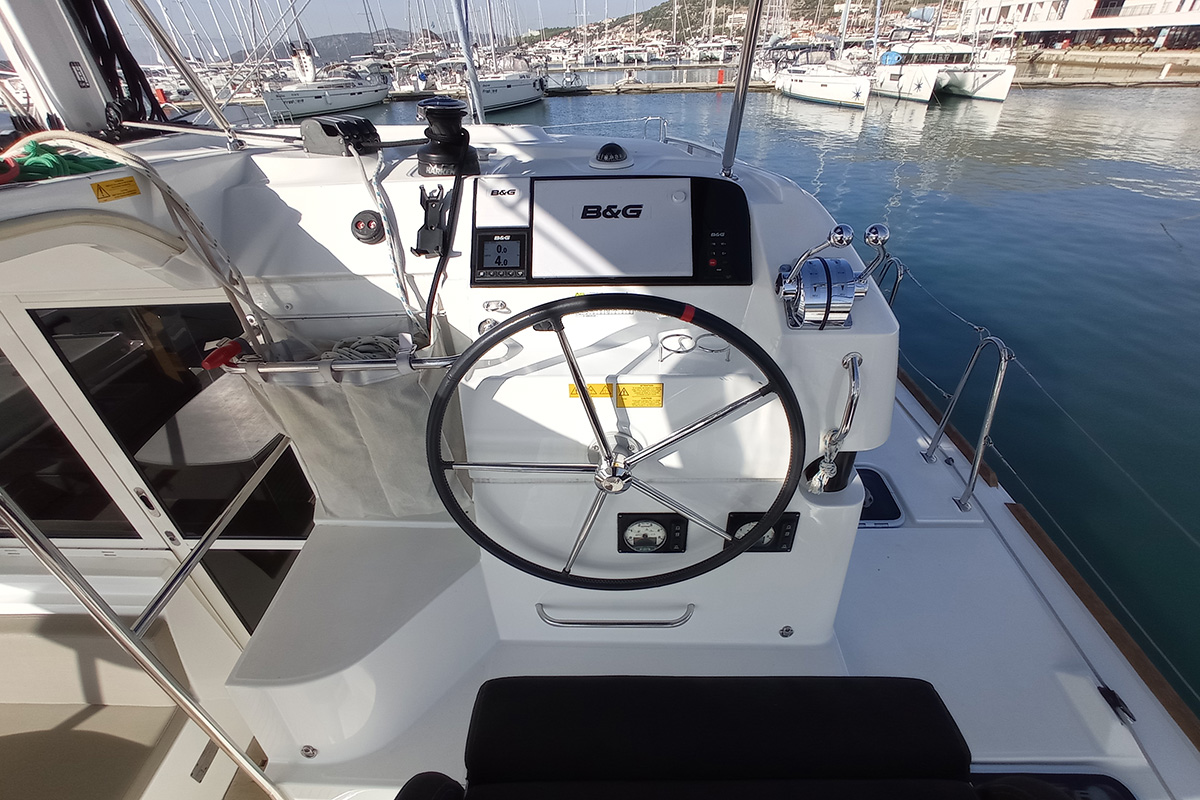 Lagoon 40 - 4 + 2 cab — photo 9