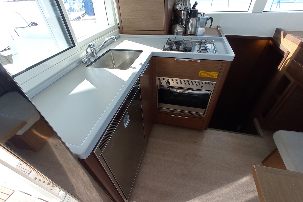 Lagoon 40 - 4 + 2 cab — photo 19