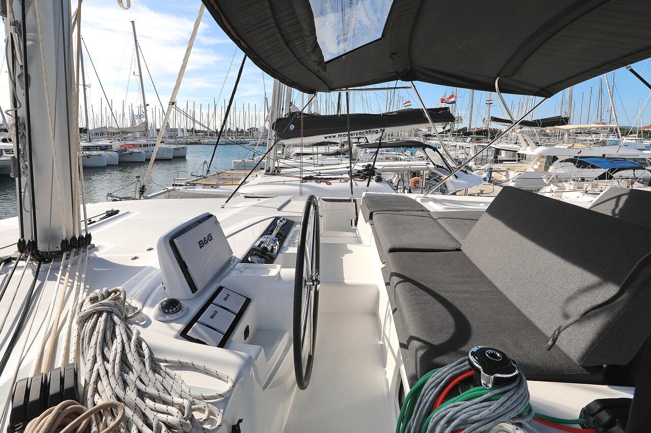 Lagoon 46 - 4 + 2 cab. — photo 12