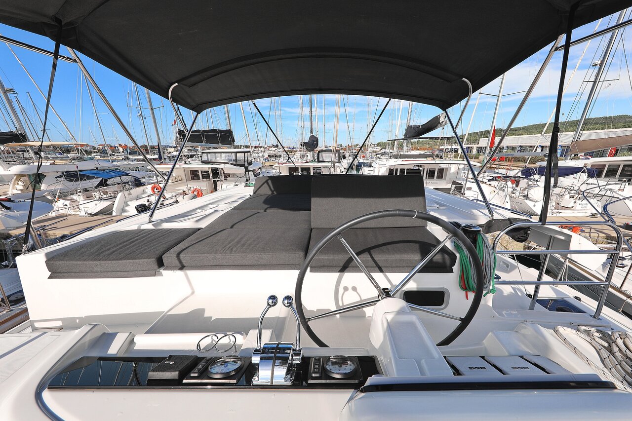 Lagoon 46 - 4 + 2 cab. — photo 13