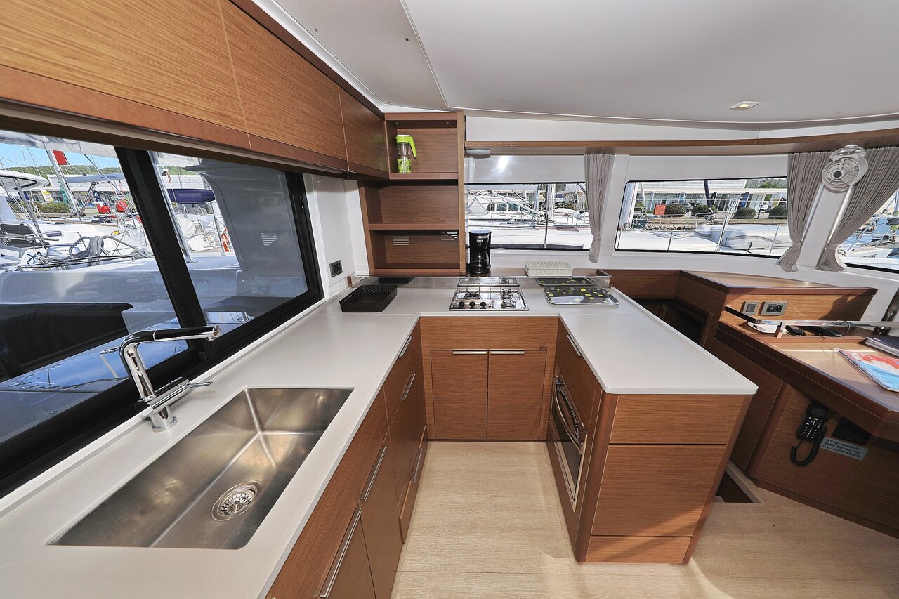 Lagoon 46 - 4 + 2 cab. — photo 22