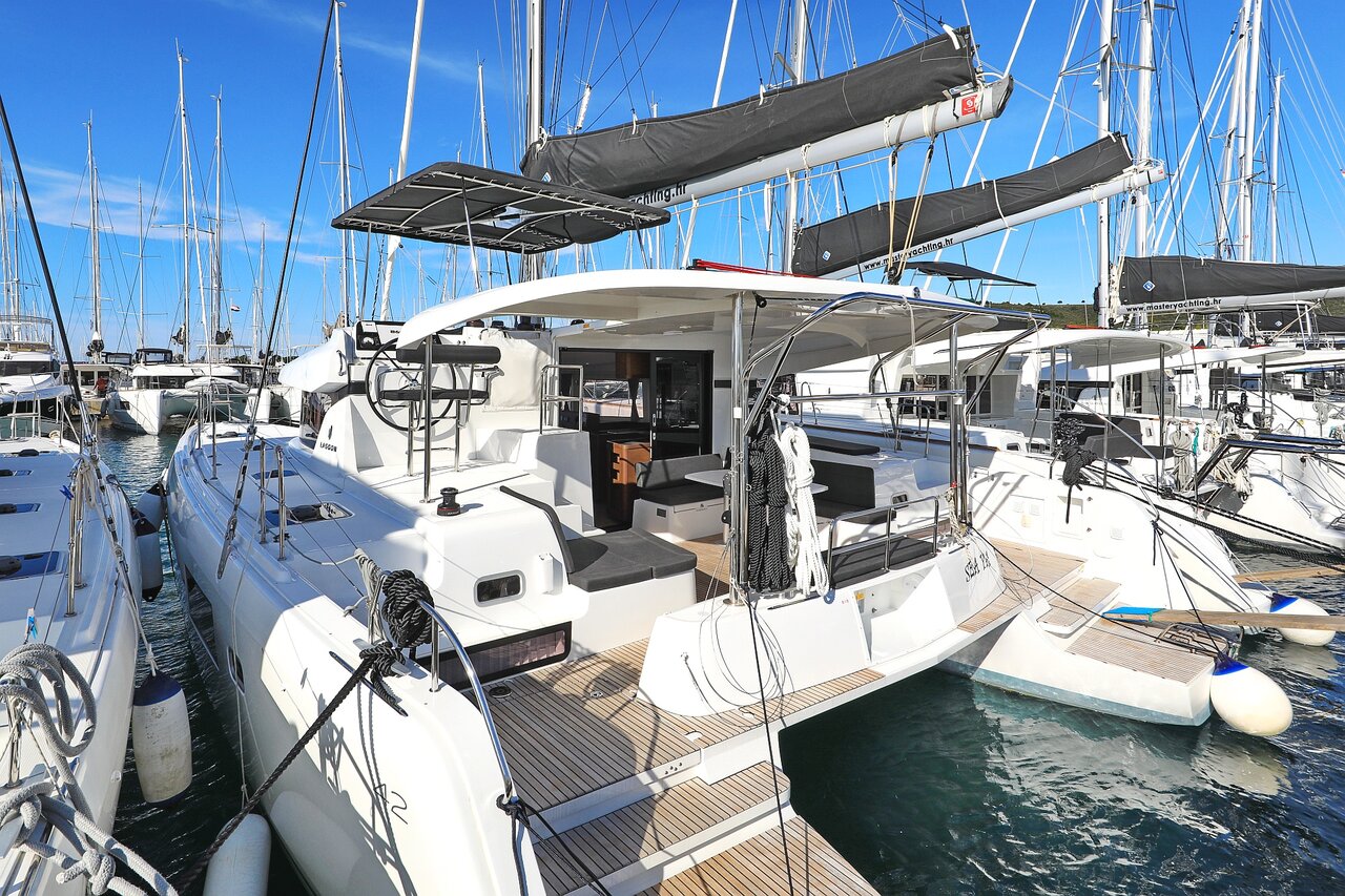 Lagoon 42 - 4 + 2 cab. — photo 3