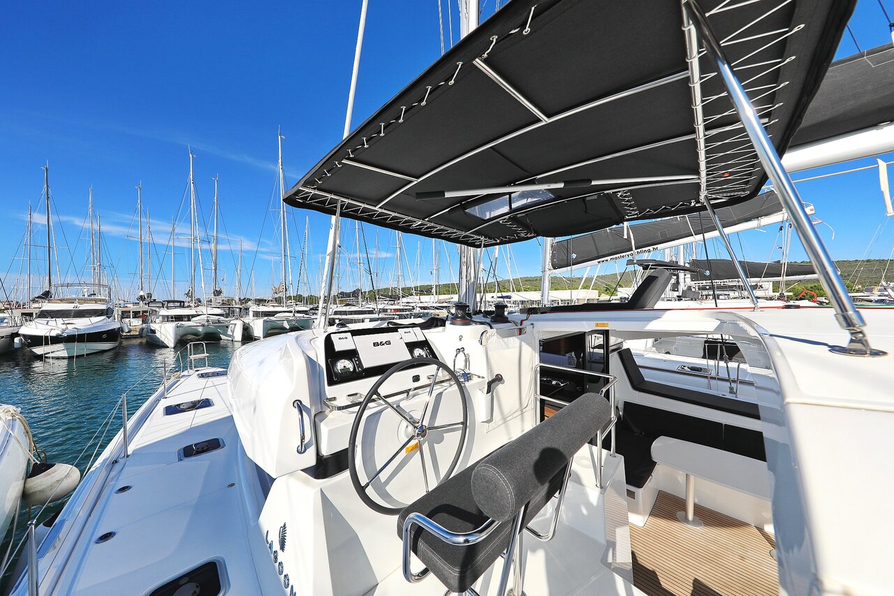 Lagoon 42 - 4 + 2 cab. — photo 5