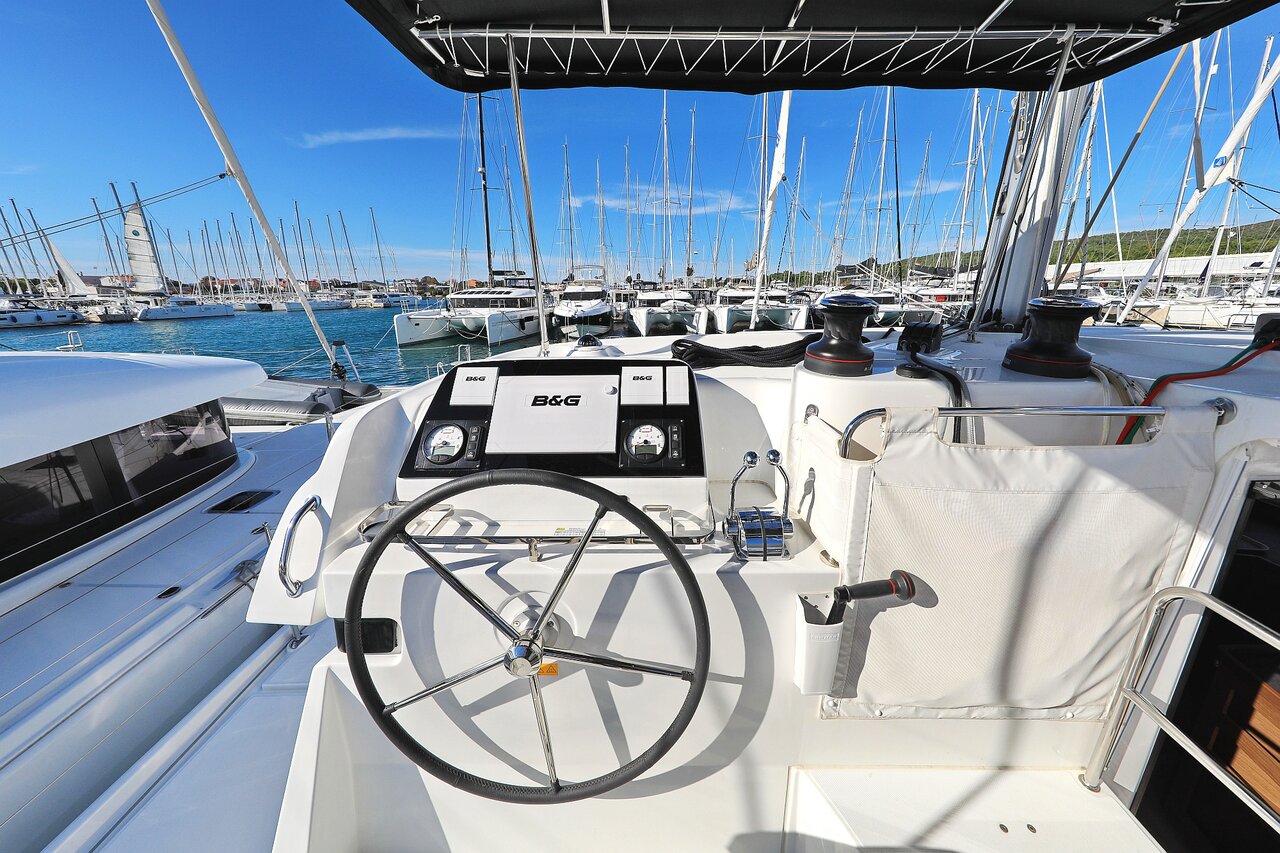Lagoon 42 - 4 + 2 cab. — photo 6