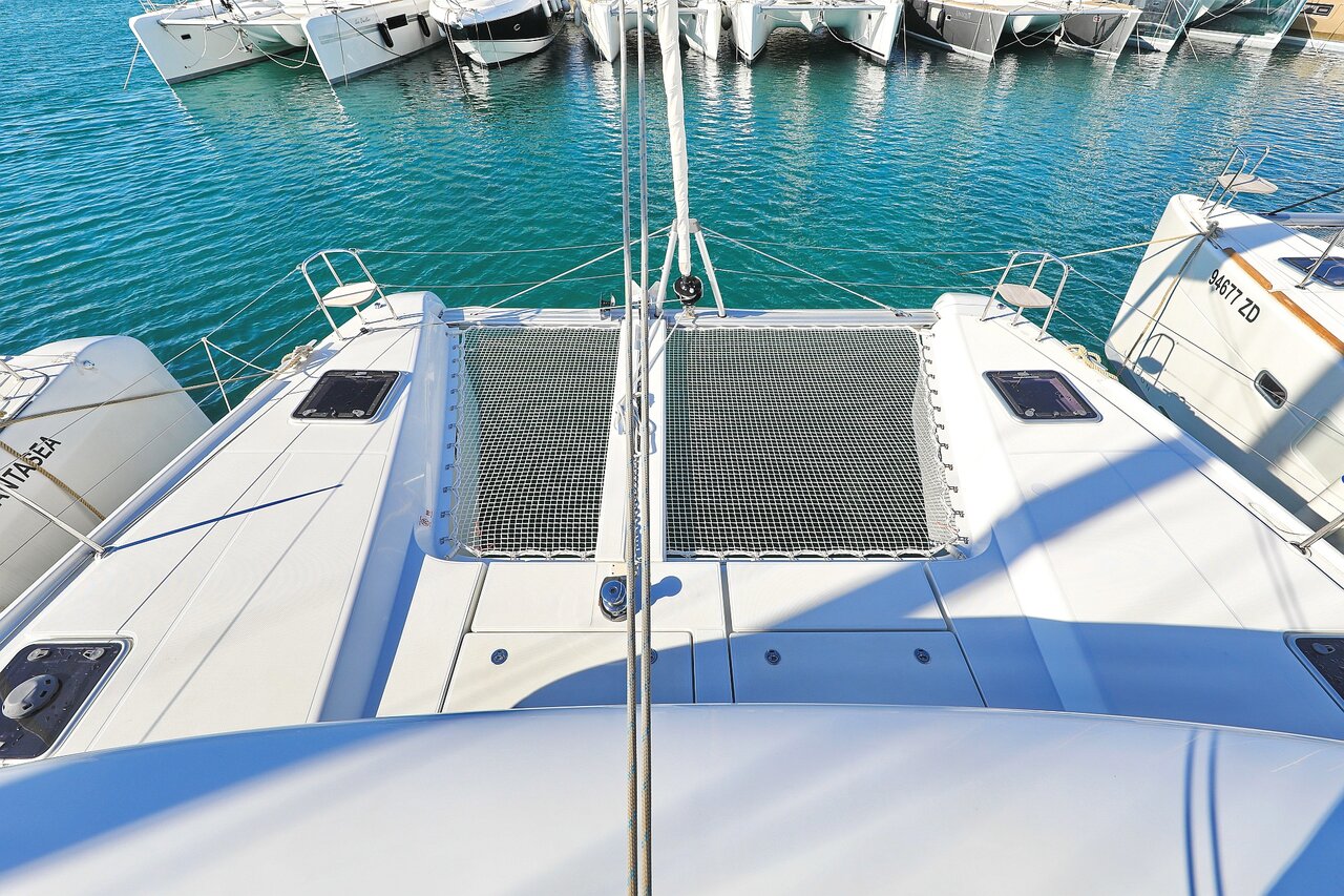 Lagoon 42 - 4 + 2 cab. — photo 7