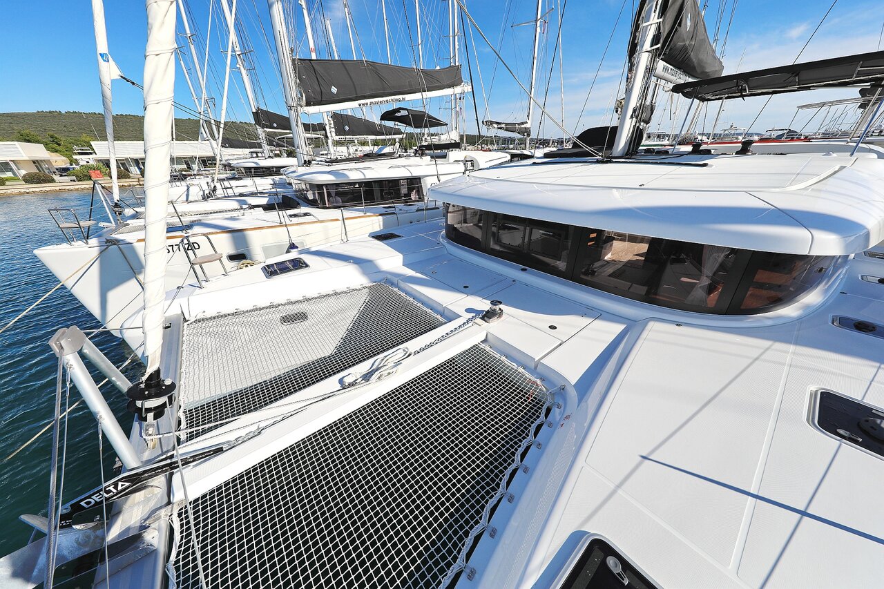 Lagoon 42 - 4 + 2 cab. — photo 8