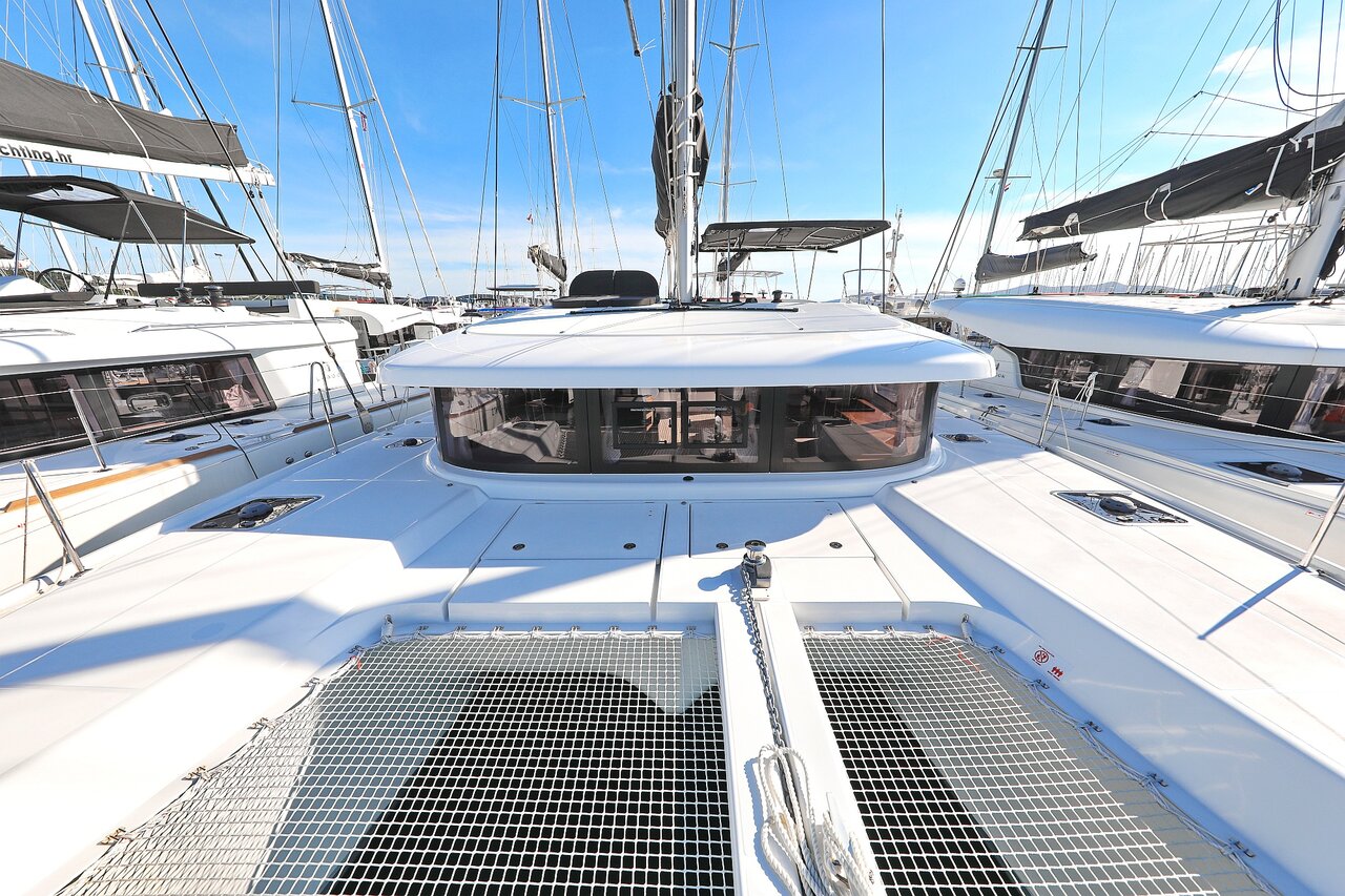 Lagoon 42 - 4 + 2 cab. — photo 9
