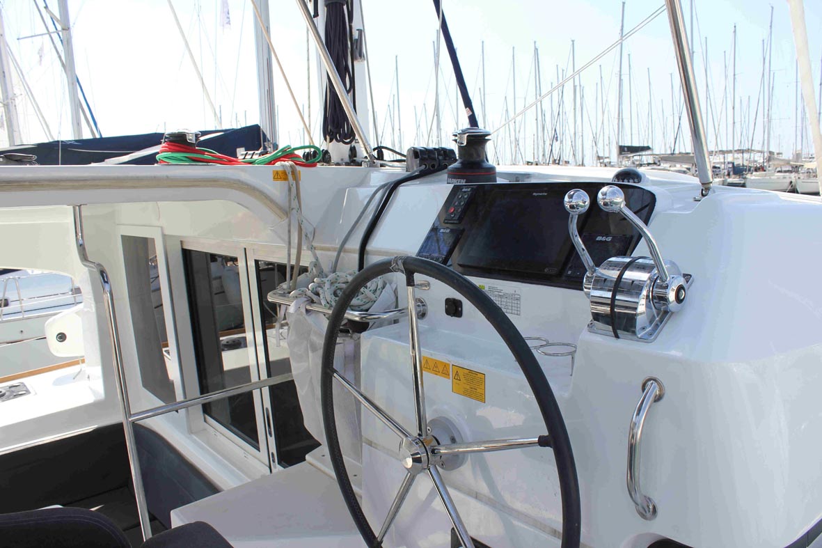 Lagoon 40 - 4 + 2 cab — photo 4