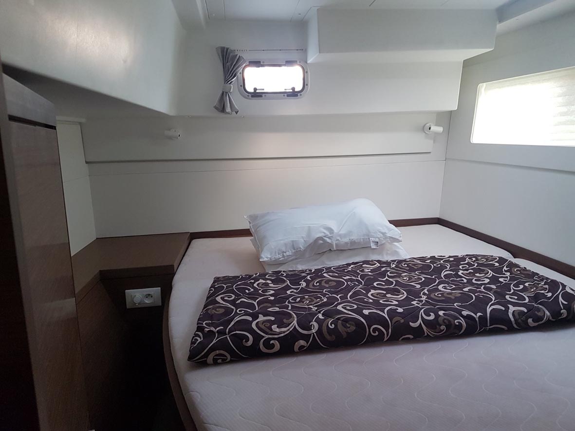 Lagoon 40 - 4 + 2 cab — photo 8