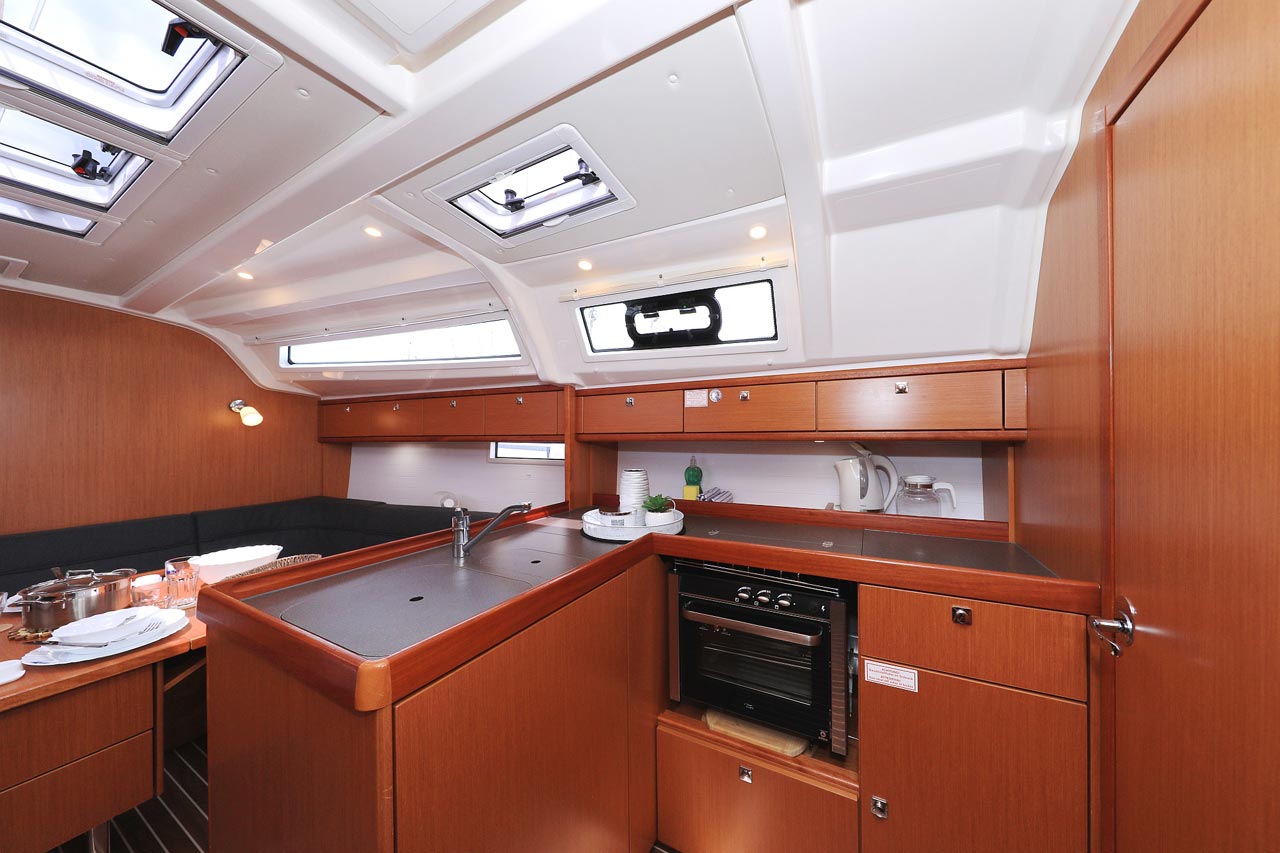 Bavaria Cruiser 37 - 3 cab. — photo 17