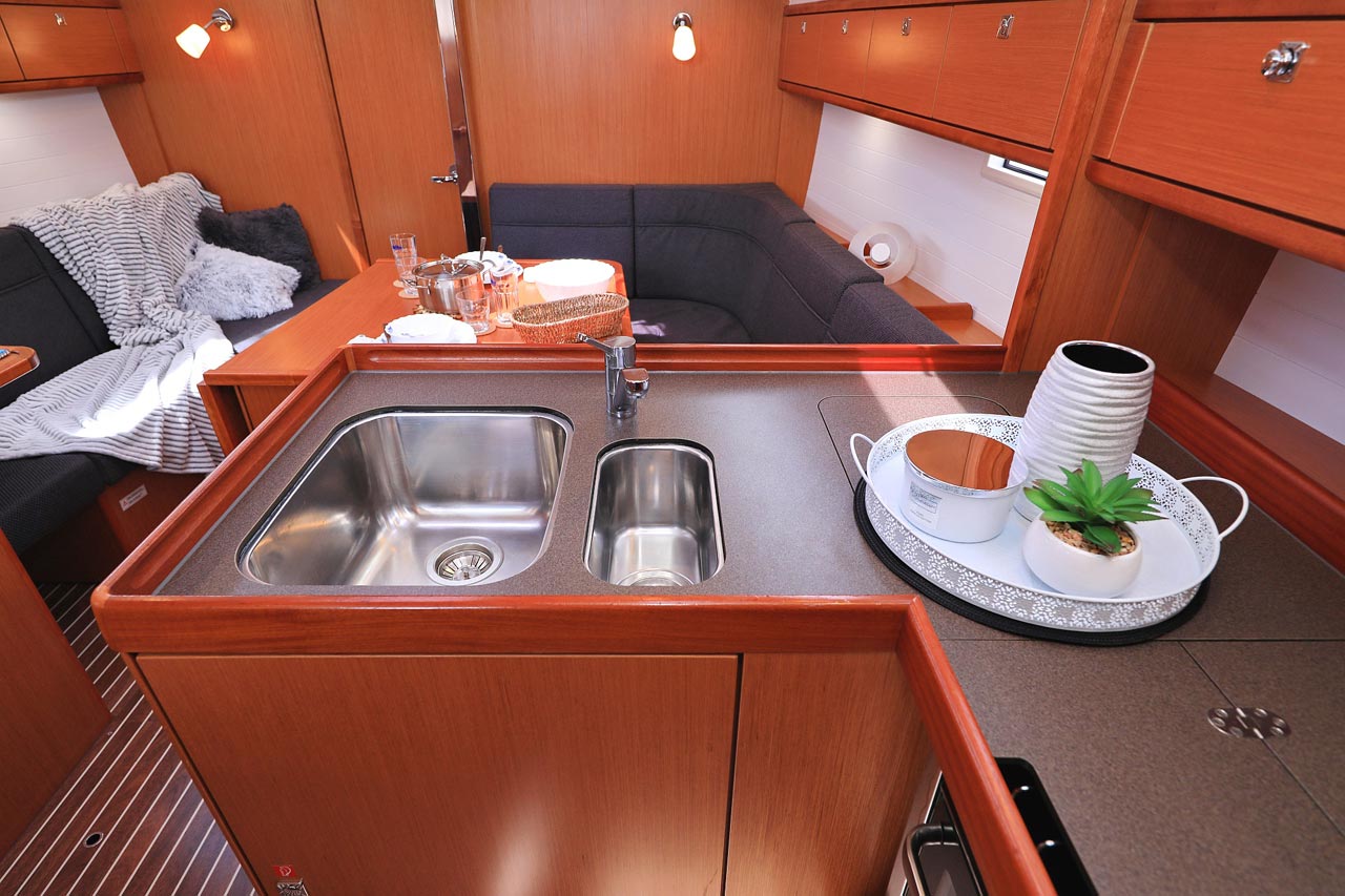 Bavaria Cruiser 37 - 3 cab. — photo 18