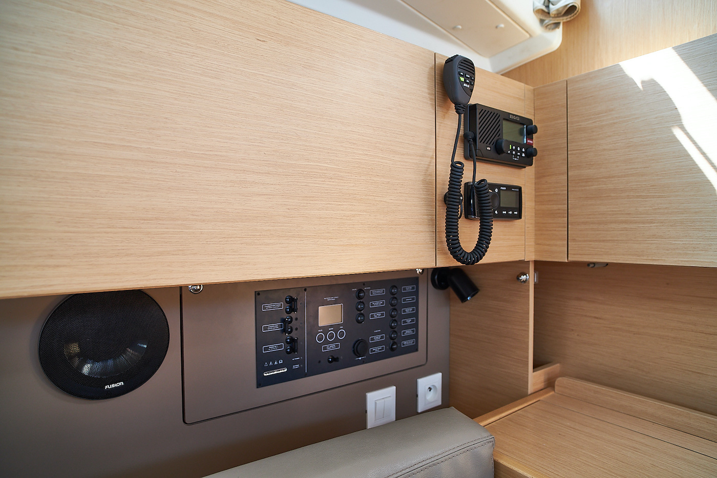 Oceanis 38.1 — photo 9