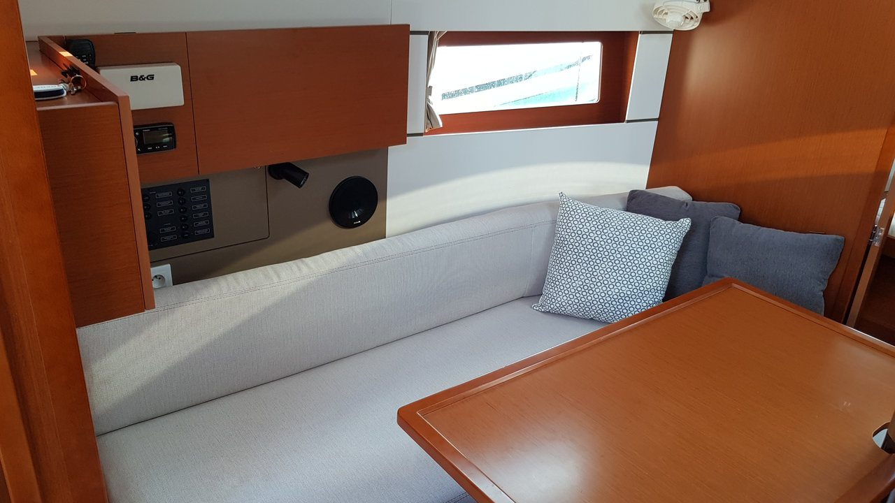 Oceanis 38.1 — photo 15