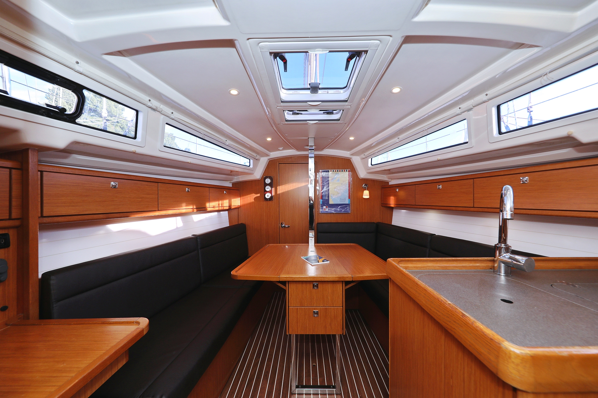 Bavaria Cruiser 33 — photo 12