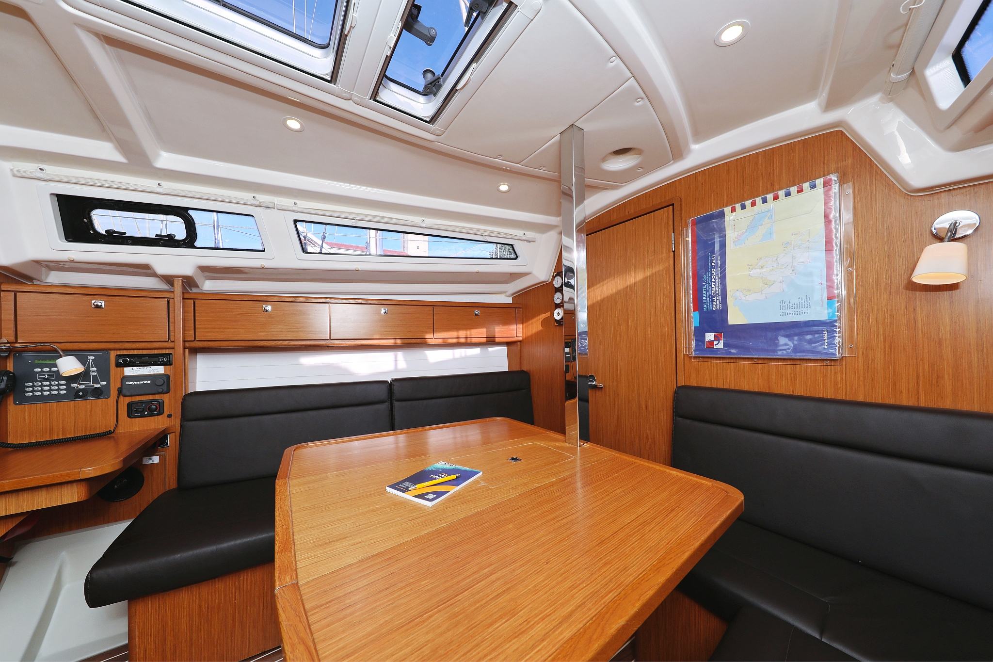 Bavaria Cruiser 33 — photo 17