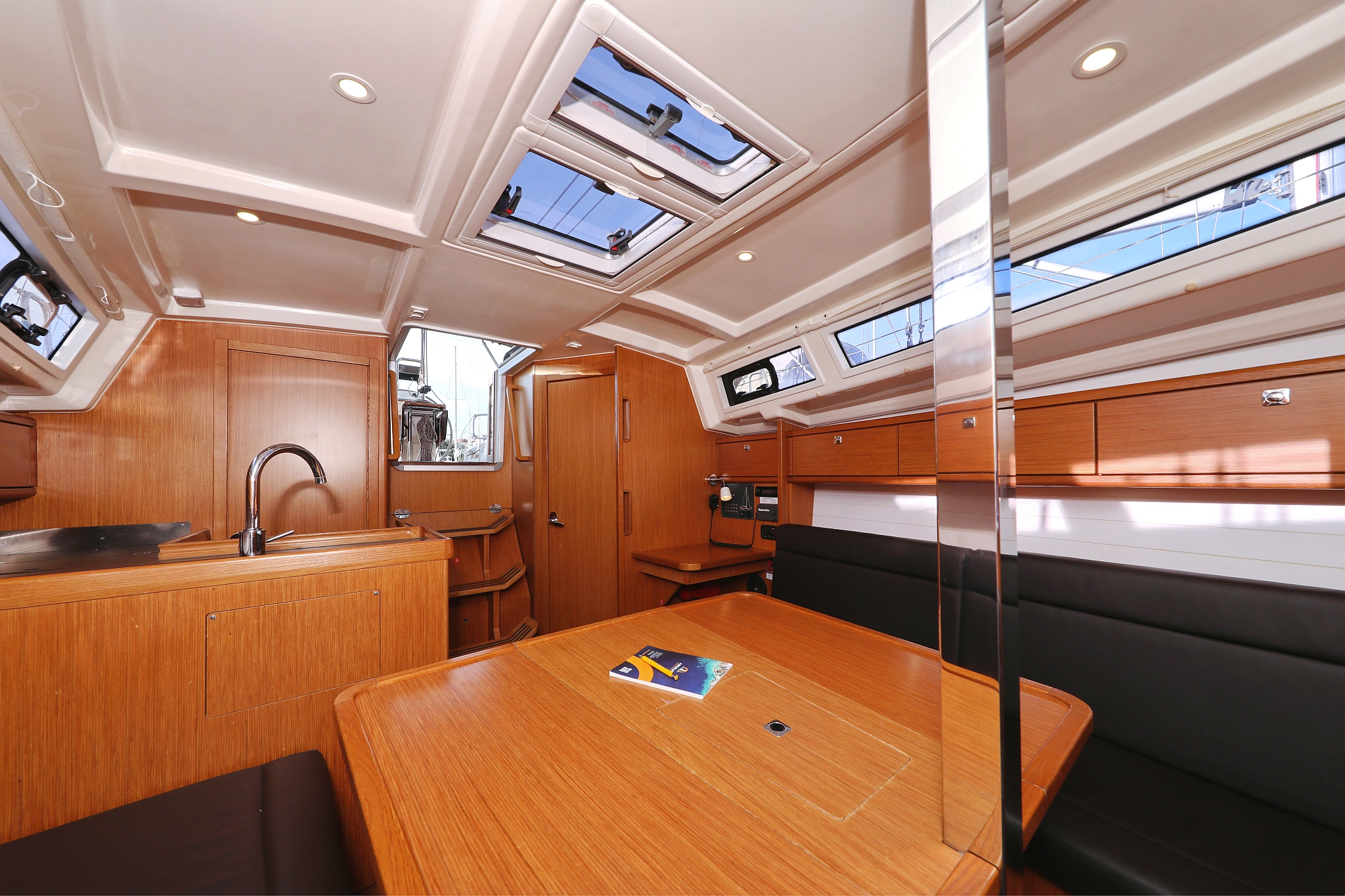 Bavaria Cruiser 33 — photo 18