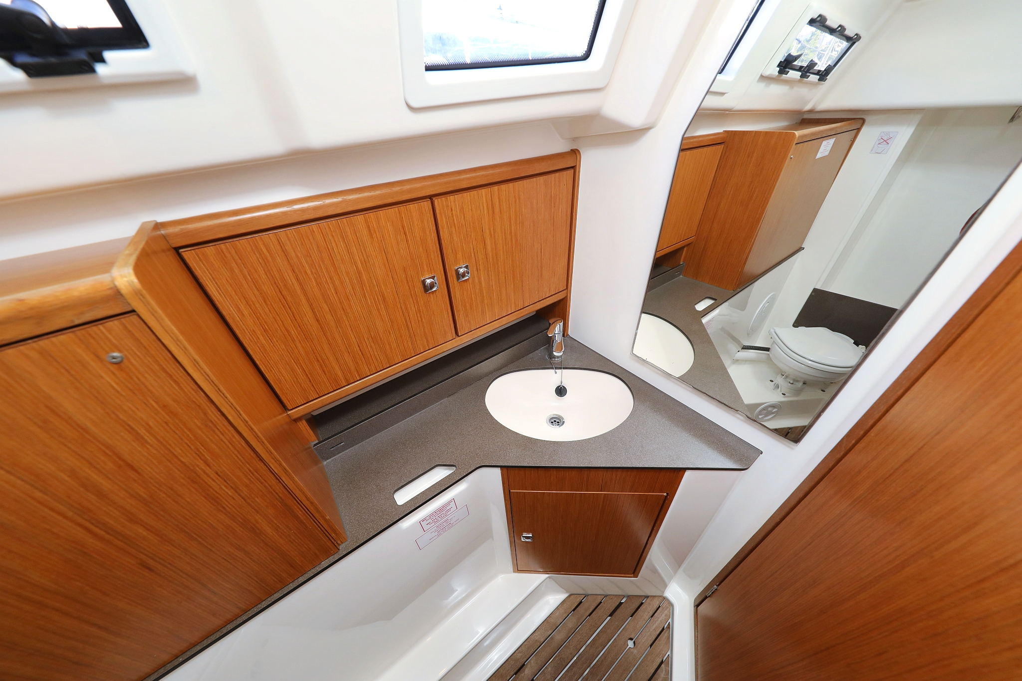 Bavaria Cruiser 33 — photo 36
