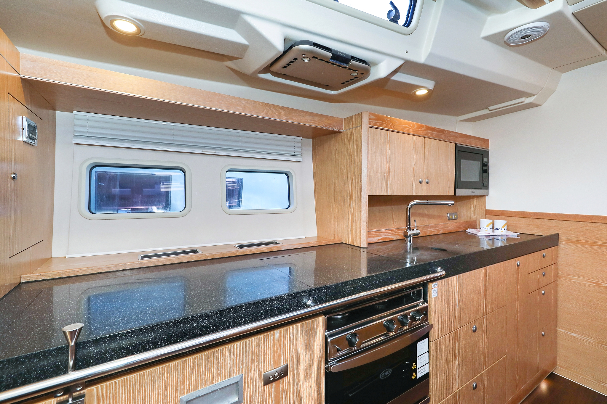 Hanse 575 - 3 + 1 cab. — photo 21