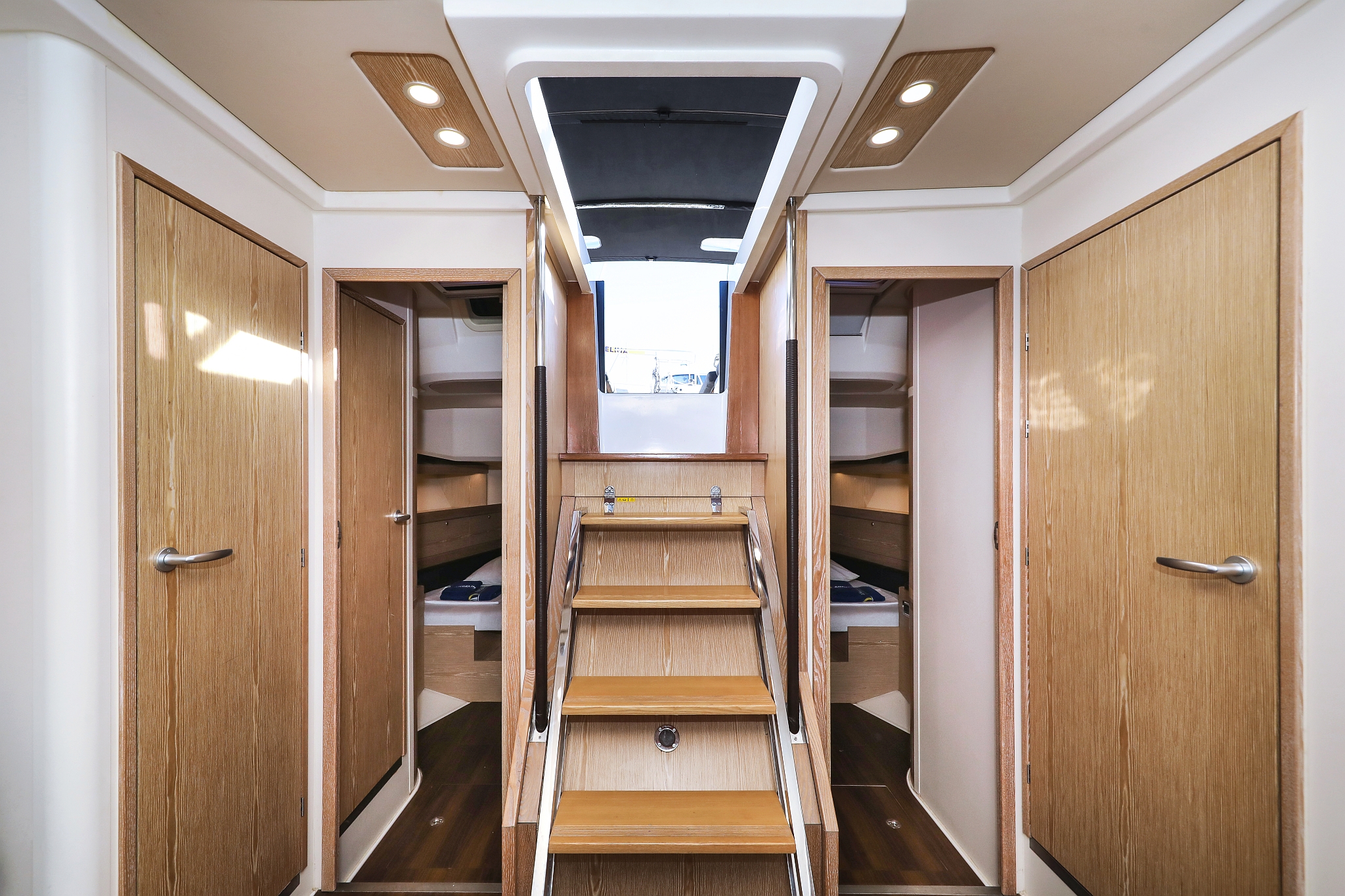 Hanse 575 - 3 + 1 cab. — photo 23