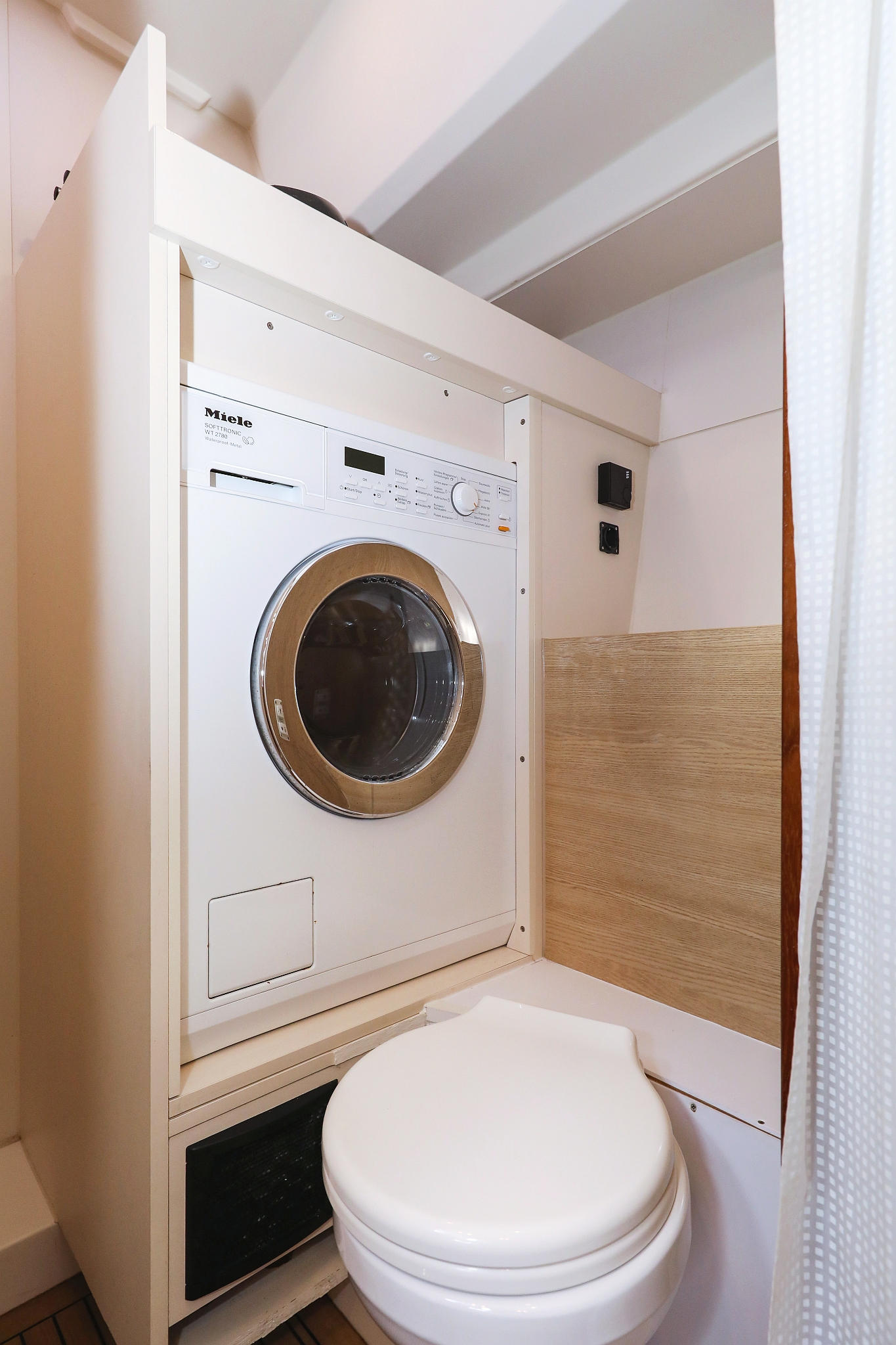 Hanse 575 - 3 + 1 cab. — photo 42