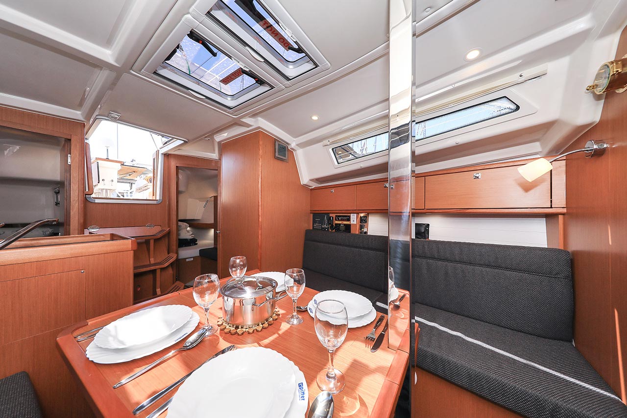 Bavaria Cruiser 34 — photo 14