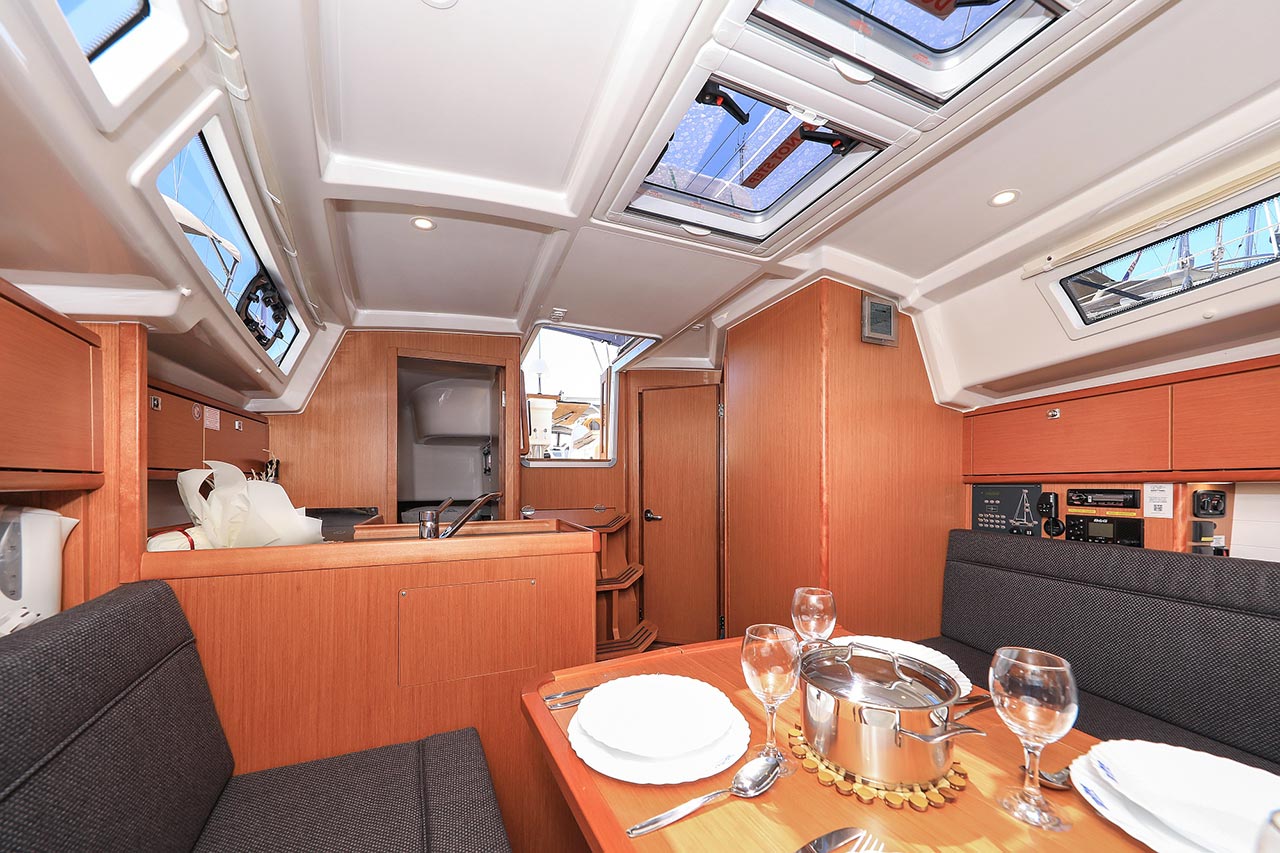 Bavaria Cruiser 34 — photo 15