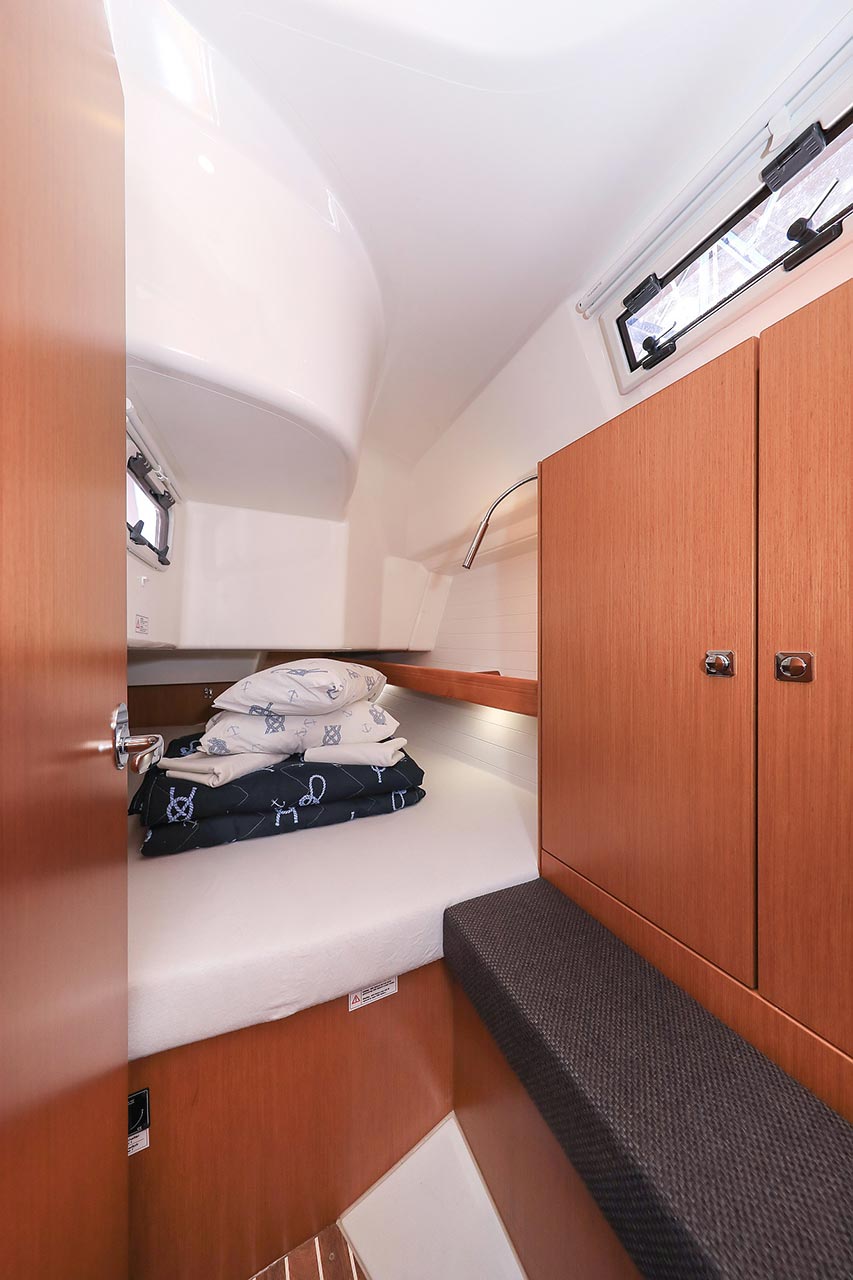 Bavaria Cruiser 34 — photo 22