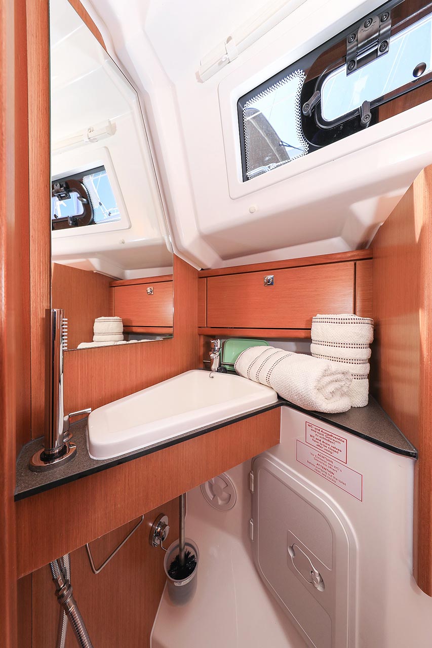 Bavaria Cruiser 34 — photo 26
