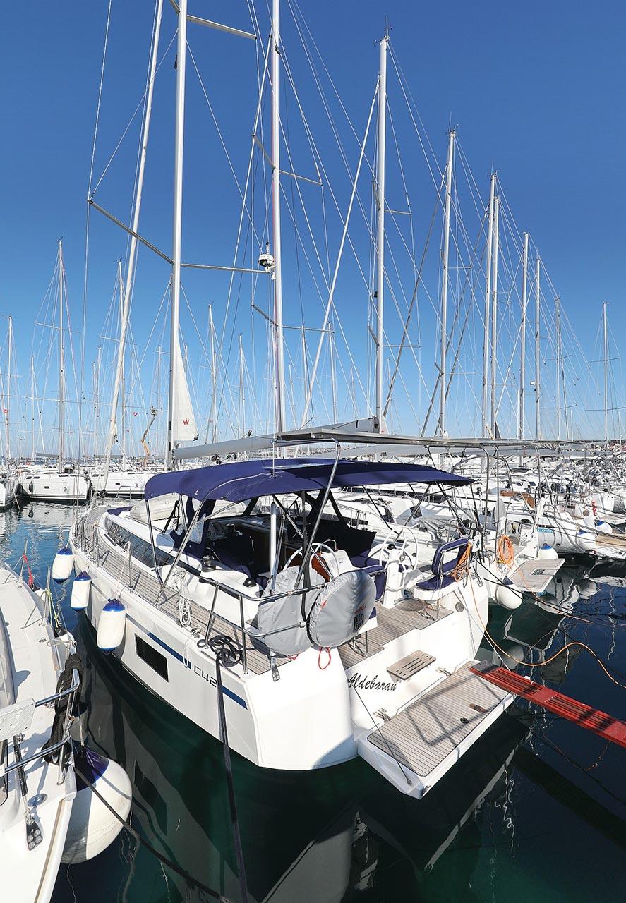 Bavaria C42 — photo 3
