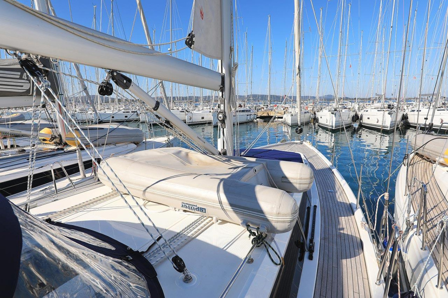 Bavaria C42 — photo 5