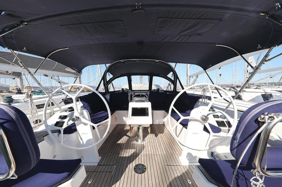 Bavaria C42 — photo 8