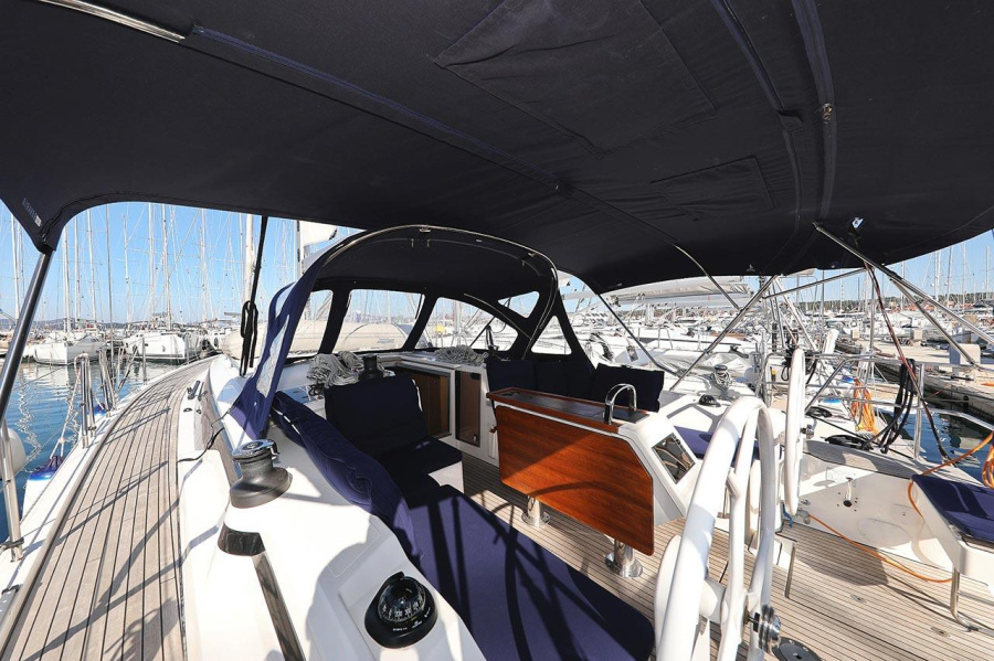 Bavaria C42 — photo 9