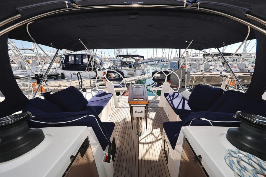 Bavaria C42 — photo 10