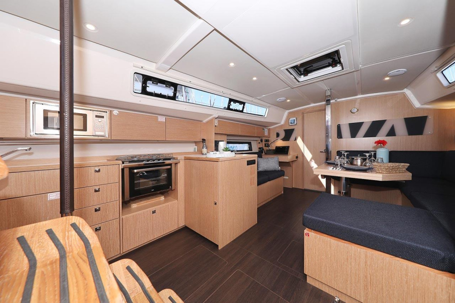 Bavaria C42 — photo 12