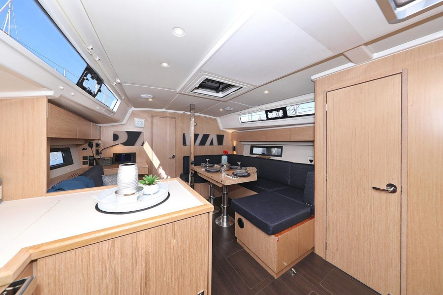 Bavaria C42 — photo 14