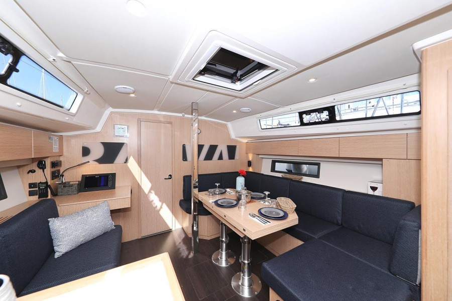 Bavaria C42 — photo 15