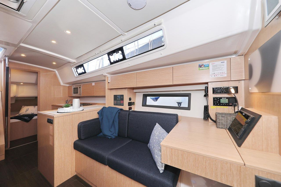 Bavaria C42 — photo 17