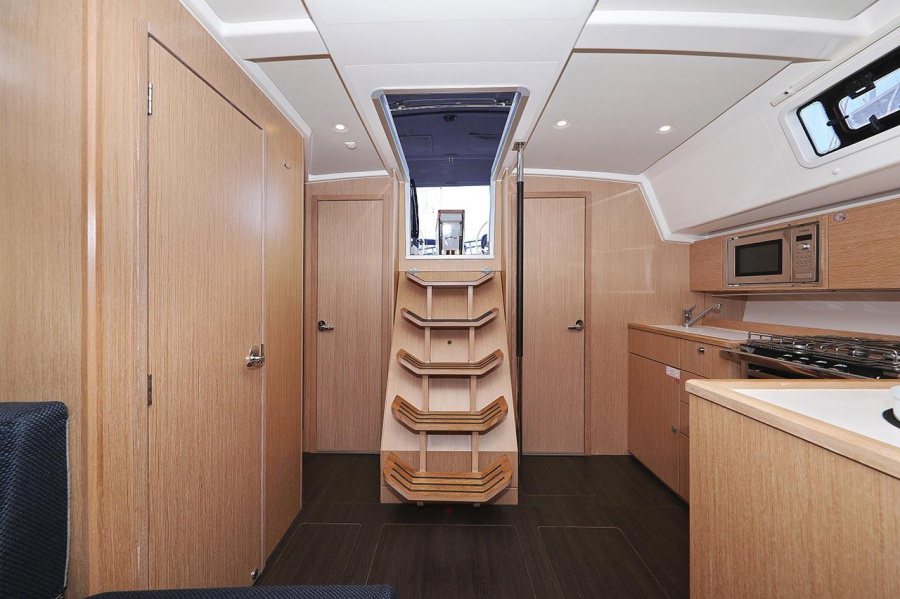 Bavaria C42 — photo 19