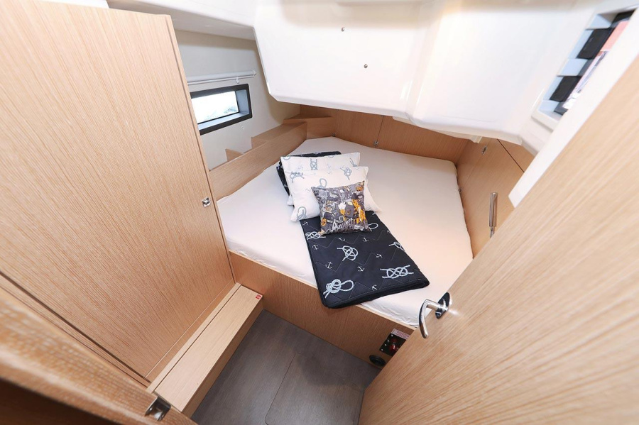 Bavaria C42 — photo 21